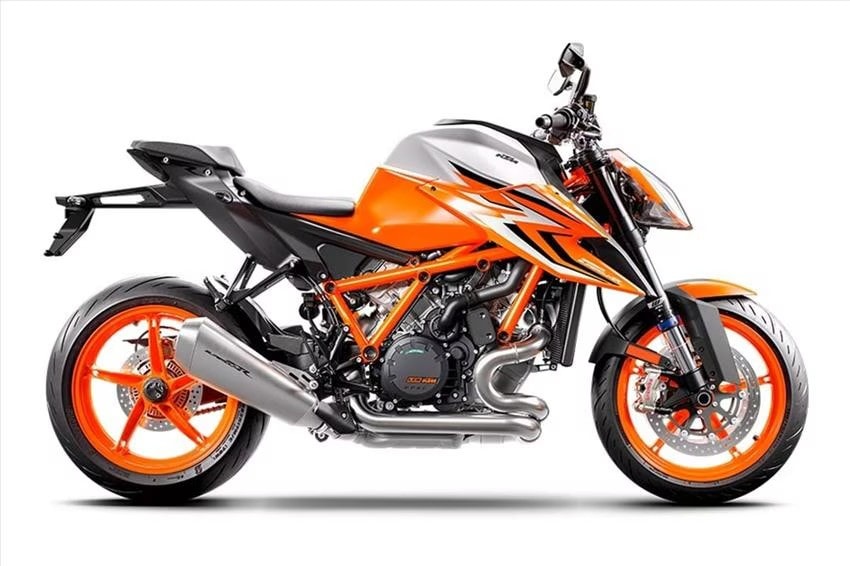 <div class='descrGalleryTitle'>1290 Super Duke </div><div class='descrGalleryText'><p>Sorella (molto) maggiore della 690 e discendente della prima 990 Super Duke a due cilindri, la 1290 Super Duke è arrivata sul mercato nel 2013 e <b>ha da subito destato scalpore </b>per le sue prestazioni: <b>oltre 170 cv e 140 Nm di coppia</b>; nel tempo sono poi arrivate le versioni R e R Evo, con potenze sino a 180 cavalli, sempre sprigionate dal bicilindrico <b>LC8 a V di 75°. </b>Una naked muscolosa e iper sofisticata, nella sua ultima versione, prima di cedere il passo alla 1390, presenta <b>valvole in titanio e sospensioni WP elettroniche</b>, tanto per rendere l’idea della cura che c’è dietro.&nbsp;</p>
<p><b>V<span>alore storico: 4/5&nbsp;&nbsp;&nbsp;&nbsp;&nbsp;&nbsp;&nbsp;&nbsp;&nbsp;&nbsp;&nbsp;&nbsp;&nbsp;&nbsp;&nbsp;&nbsp;&nbsp;&nbsp;&nbsp;&nbsp;&nbsp;&nbsp;&nbsp;&nbsp;&nbsp;&nbsp;&nbsp;&nbsp;&nbsp;&nbsp;&nbsp;&nbsp;&nbsp;&nbsp;&nbsp;&nbsp;&nbsp;&nbsp;&nbsp;&nbsp;&nbsp;&nbsp;Valore collezionistico: 2/5</span></b></p>
</div>